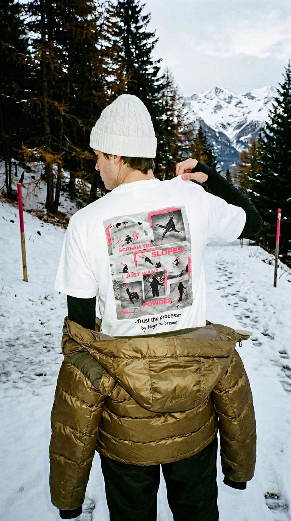 Hugo Solorzano en la montaña con su camiseta Pro Model
